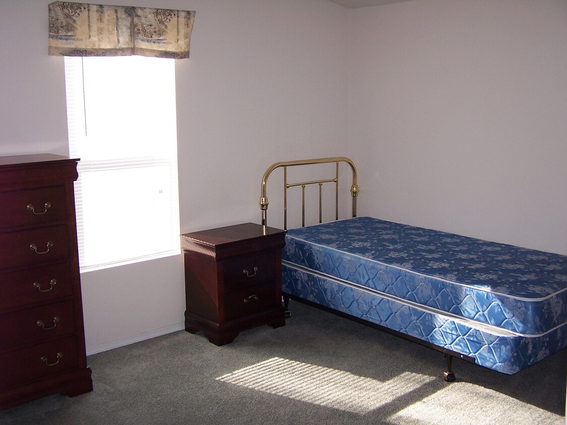 Primary Photo - 1325 Cresent Ave