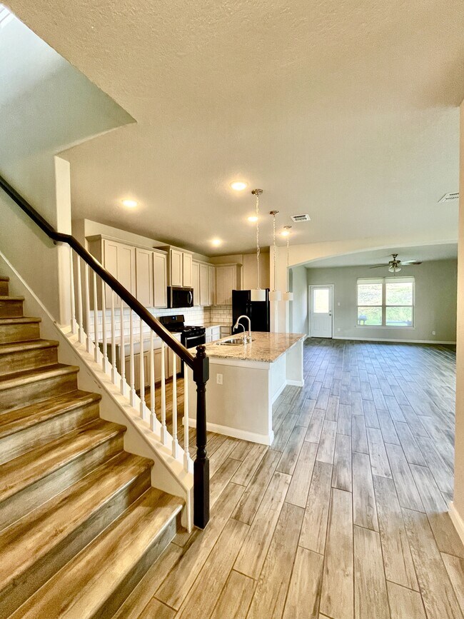 Building Photo - 15306 Comanche Grv