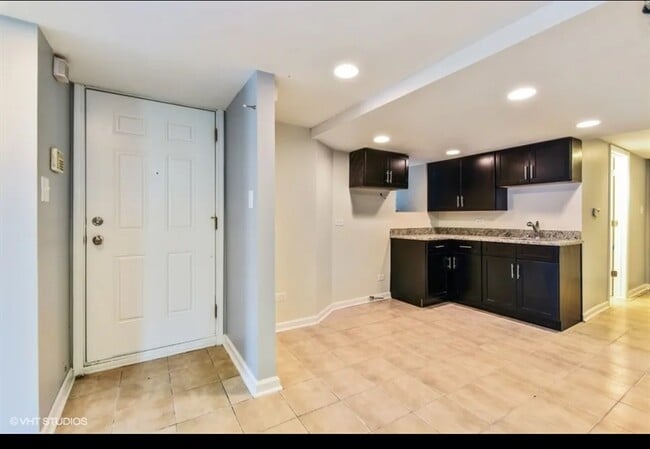 Building Photo - 6610 S Rhodes Ave