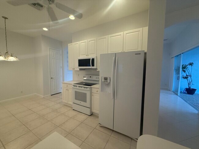 Foto del edificio - 9041 Bay Harbour Cir