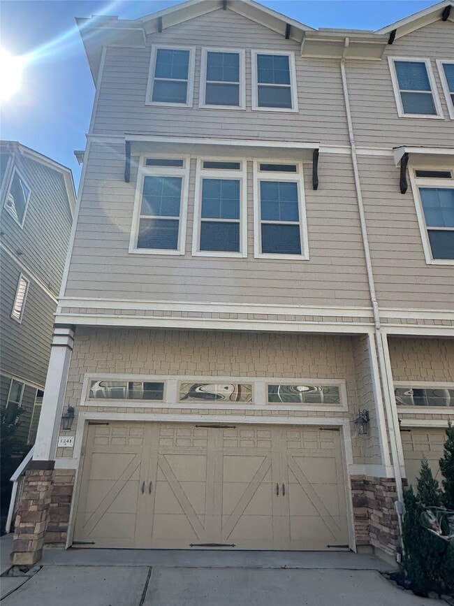 Building Photo - 1241 Nelson Falls Ln