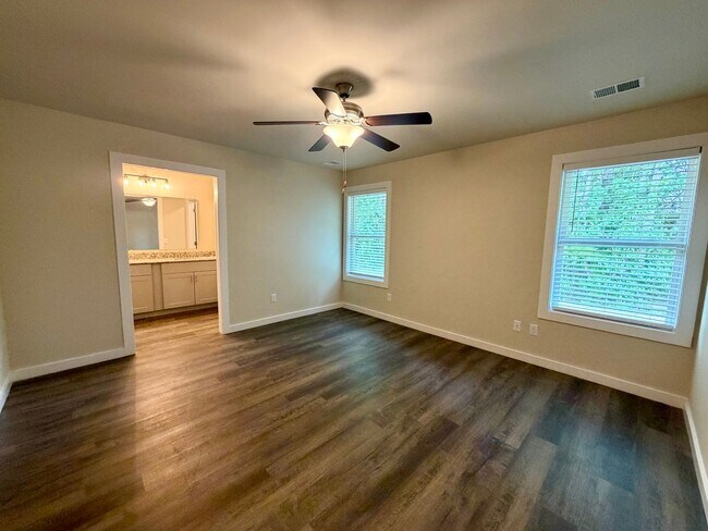 Foto del edificio - Now Available!  Close to Shaw AFB!