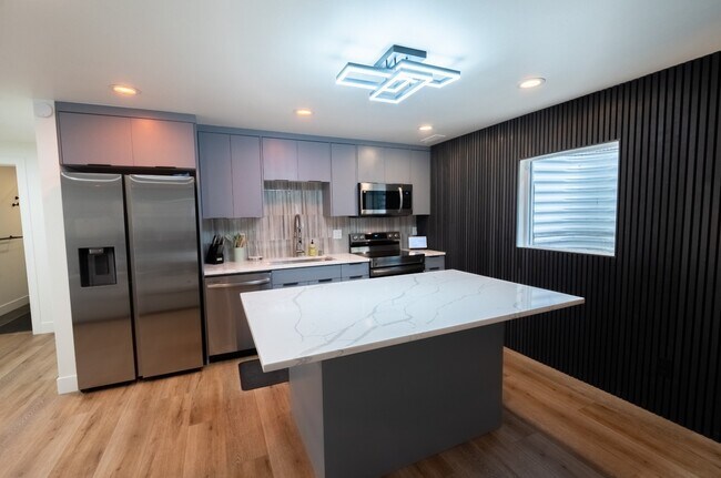 Foto del edificio - 241 E Belmont Ave