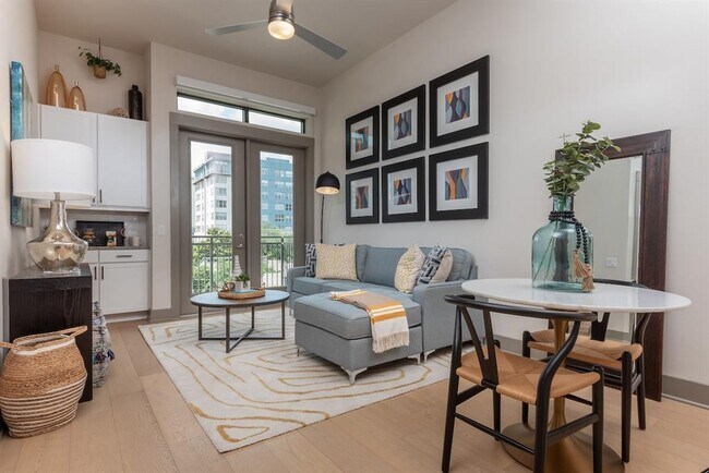 Foto del edificio - 3308 Oak Grove Ave