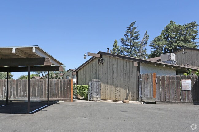 Building Photo - Redwood Apartments