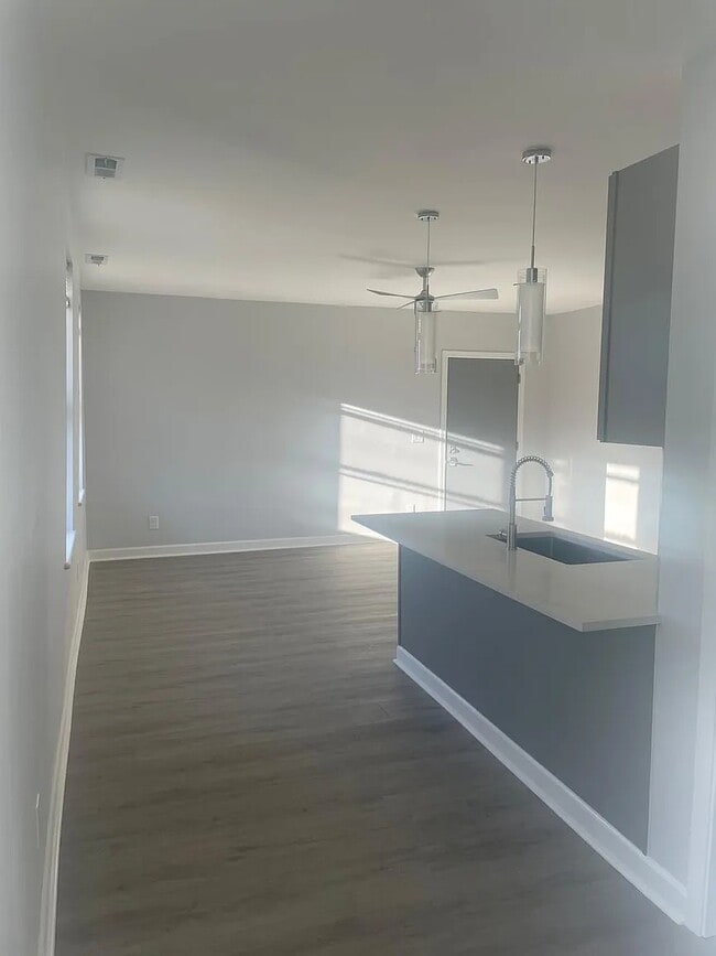 Spacious Living Room - 216 Findlay St