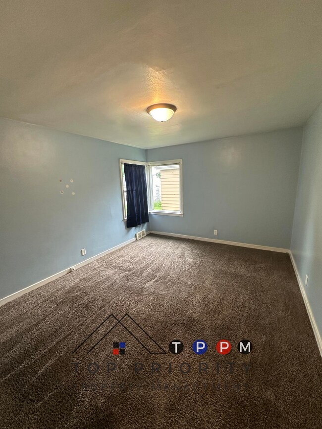 Building Photo - 1 Bedroom | 1 Bathroom Duplex in Waterloo ...