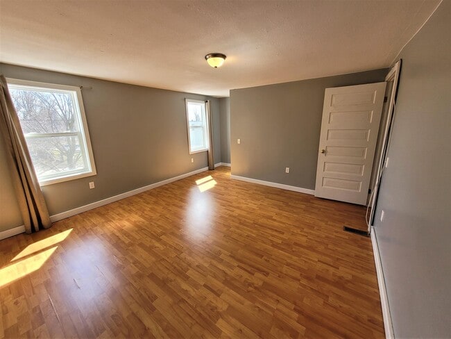 Photo du bâtiment - 206 Main St E