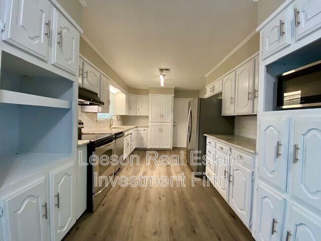 Foto del edificio - 845 Elmdale St