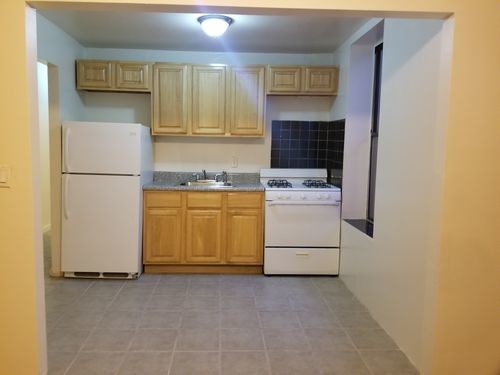 Foto principal - 172 Bay 28Th St