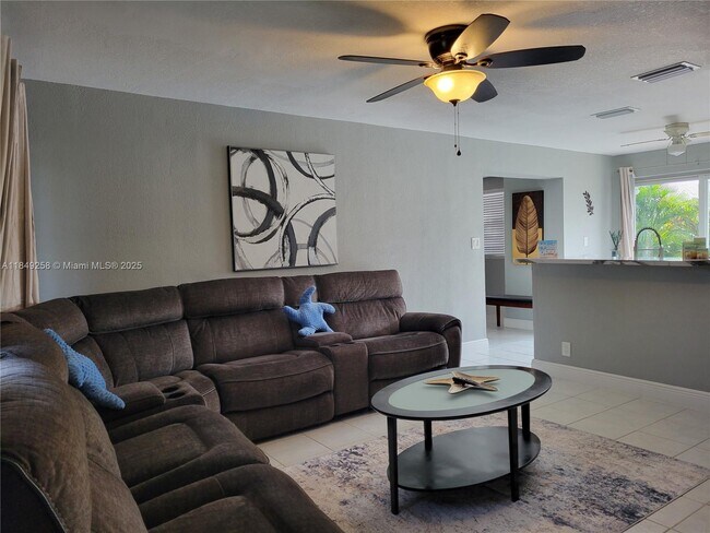 Foto del edificio - 2560 NE 8th Terrace