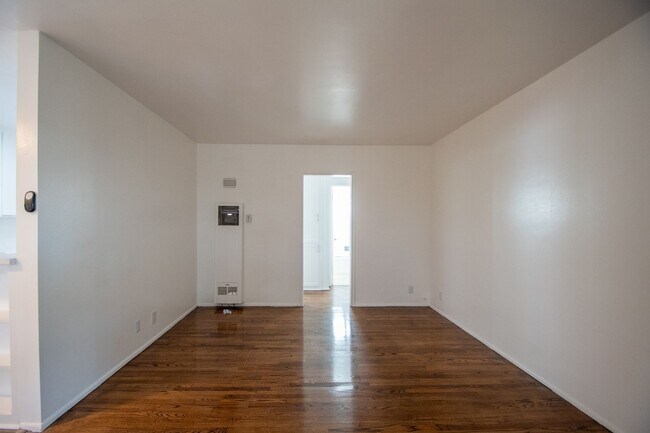 Foto del edificio - 10834 Bloomfield St