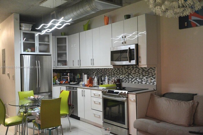 Foto del edificio - 690 SW 1st Ct