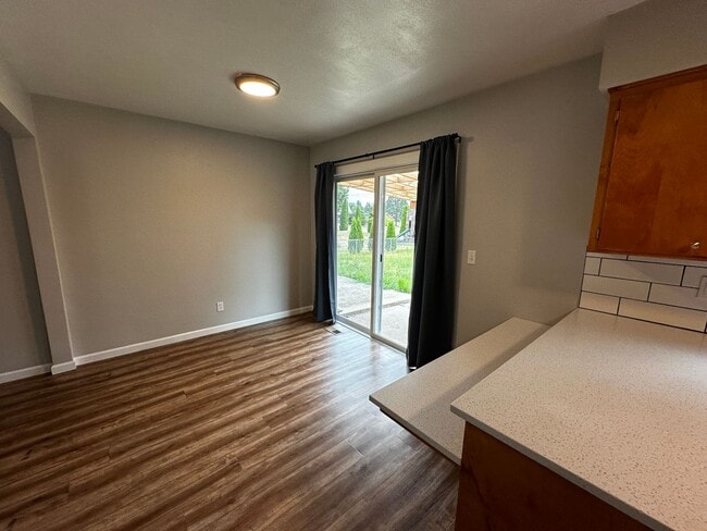 Building Photo - Super Clean 2 Bedroom Unit Of Duplex in North Albany