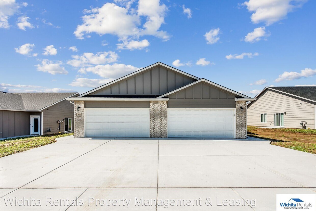 Primary Photo - 3 br, 2 bath House - 116 E. Santa Fe. Cir.