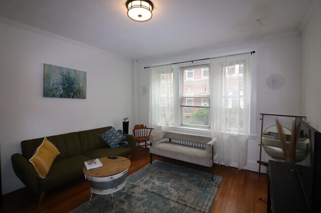 Building Photo - 44 Longwood Ave