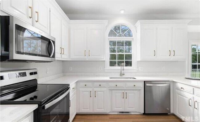 Building Photo - Fantastic Angier Home