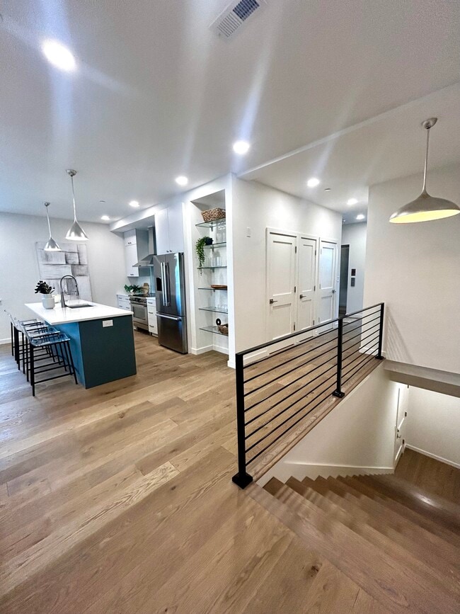 Building Photo - Penthouse