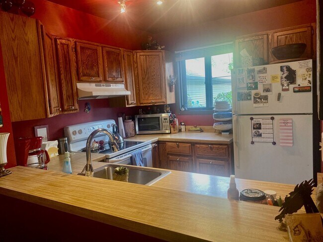 Foto del edificio - 405 Shelard Pkwy