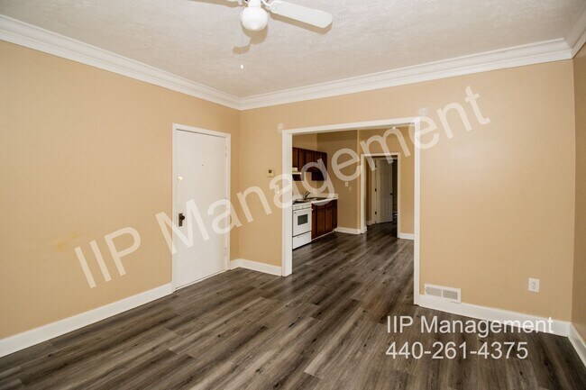 Foto del edificio - 3297 W 110th St