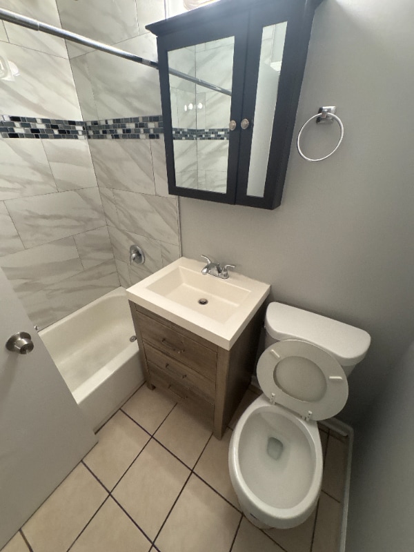 Foto del edificio - 3341 Commercial Ave