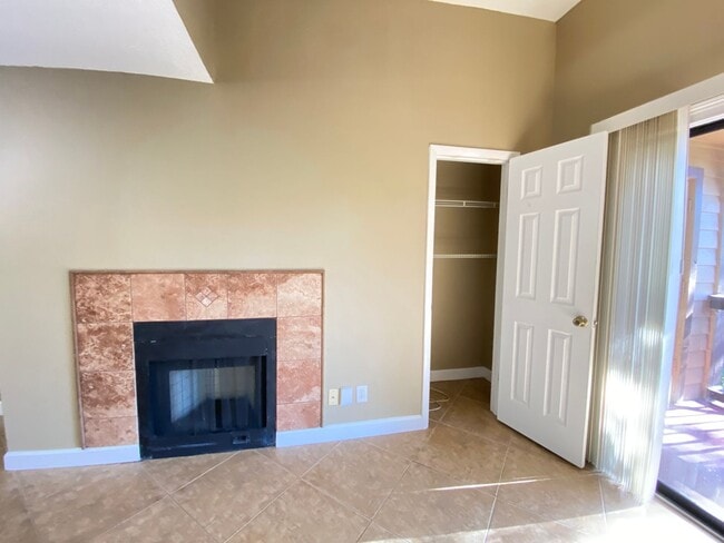 Building Photo - Altamonte Springs Lakefront Gated Community!  1/1 with a fireplace.  Coming Soon!