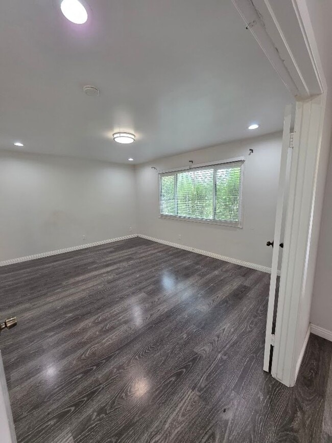 Building Photo - 16446 Stowers Ave