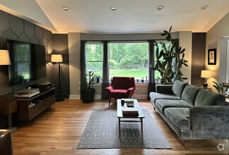 Building Photo - 2562 Miriam Ln