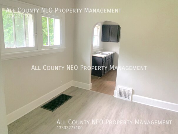 Building Photo - Cozy 2-Bedroom Home with Inviting Porch an...
