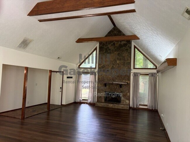 Foto del edificio - 335 Fairfield Cir