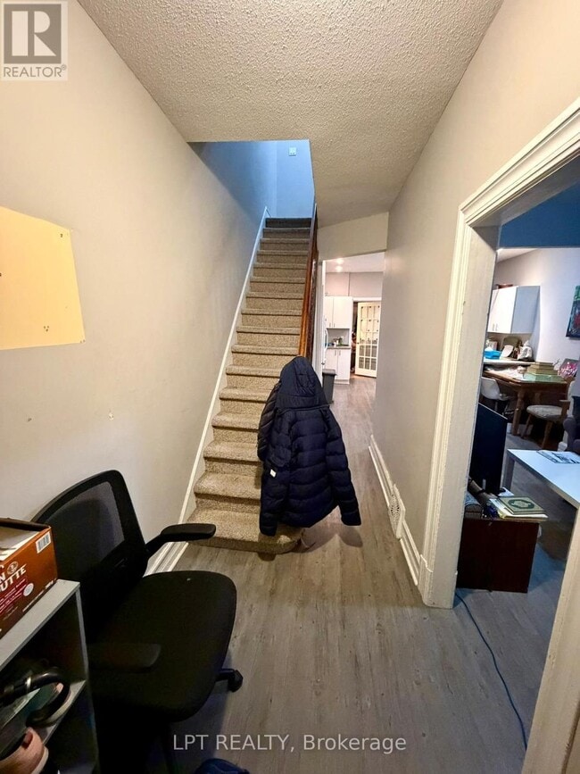 Building Photo - 342 Sunnyside Ave