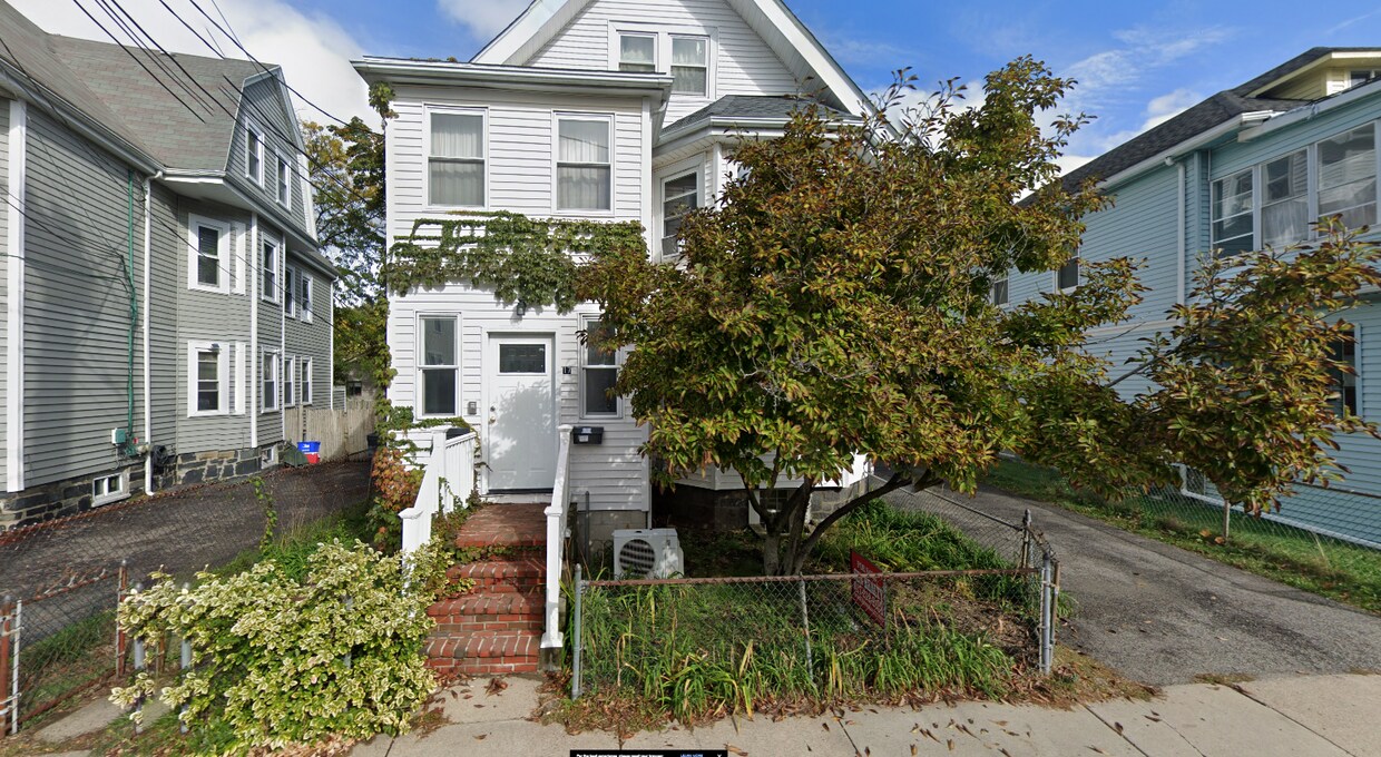 Building Photo - 17 Holman St
