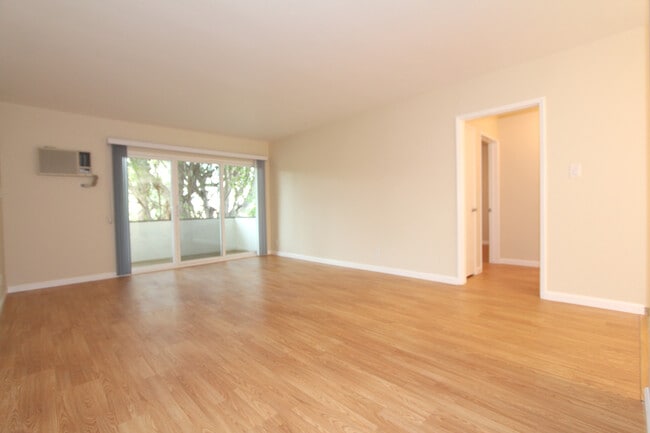 Living Room - 4800 Woodley Ave