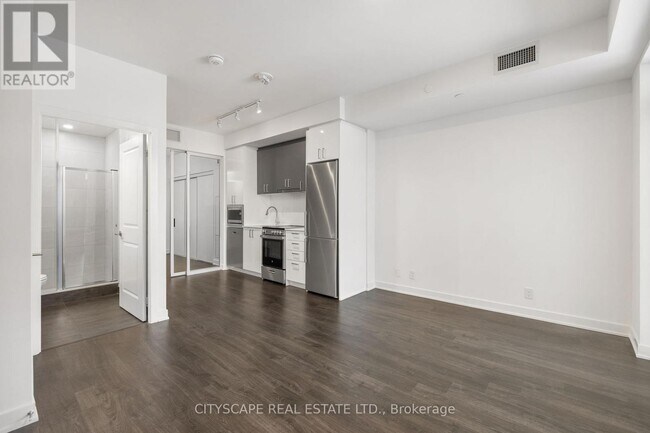 Building Photo - 30 Upper Mall Wy