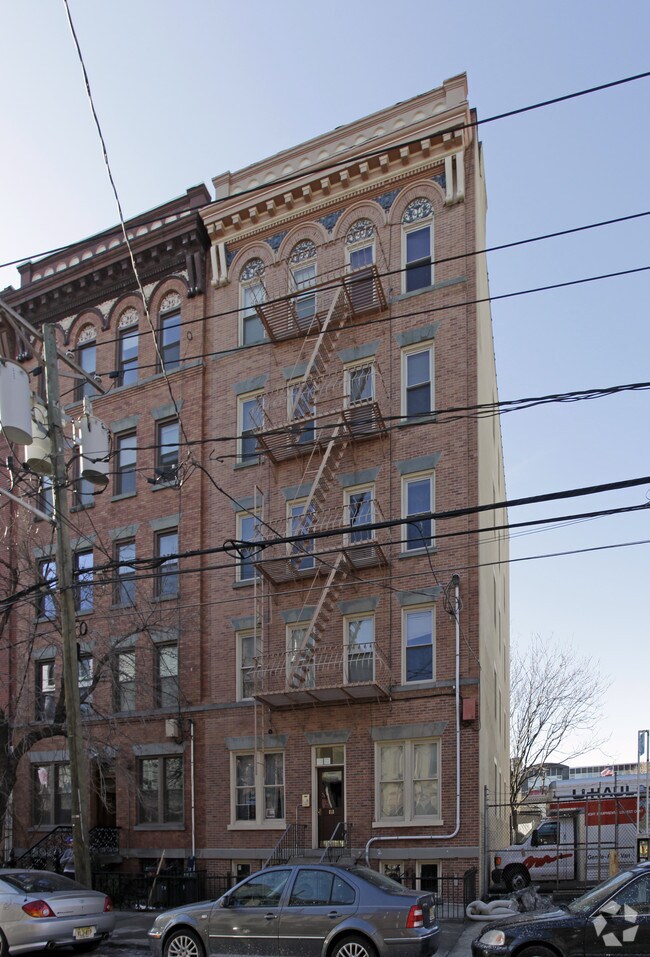 Building Photo - 818 Willow Ave
