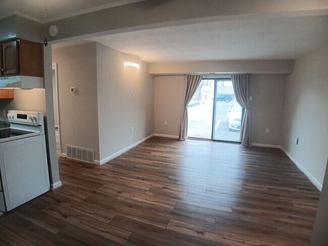 Building Photo - Blacksburg, 2 BR / 1 BA Available July 14,...