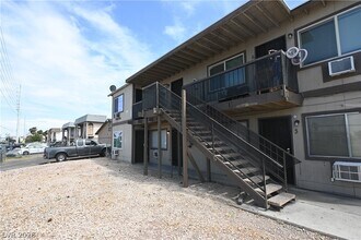 Building Photo - 3021 E Carey Ave