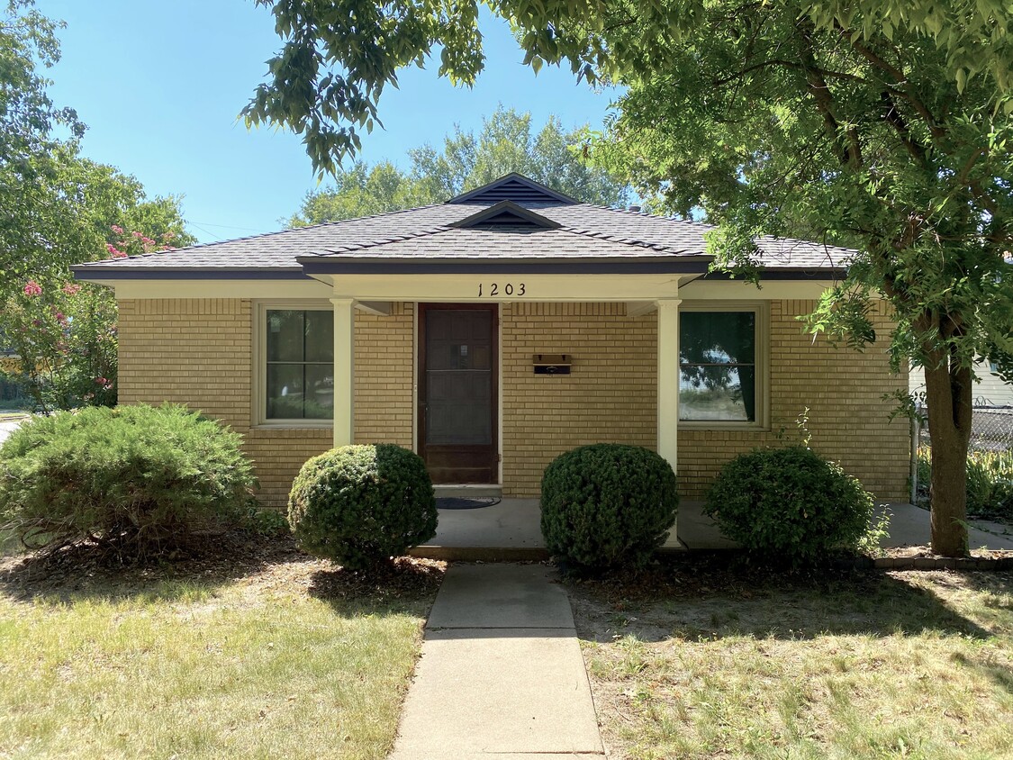Primary Photo - 1203 N Pearce St