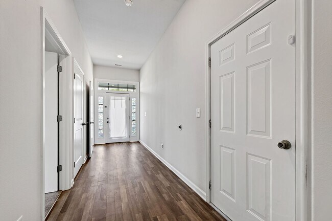 Foto del edificio - 4 Bedroom Ranch in Creedmoor!