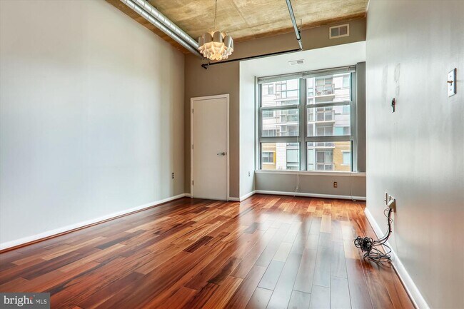 Building Photo - 1300 N St NW