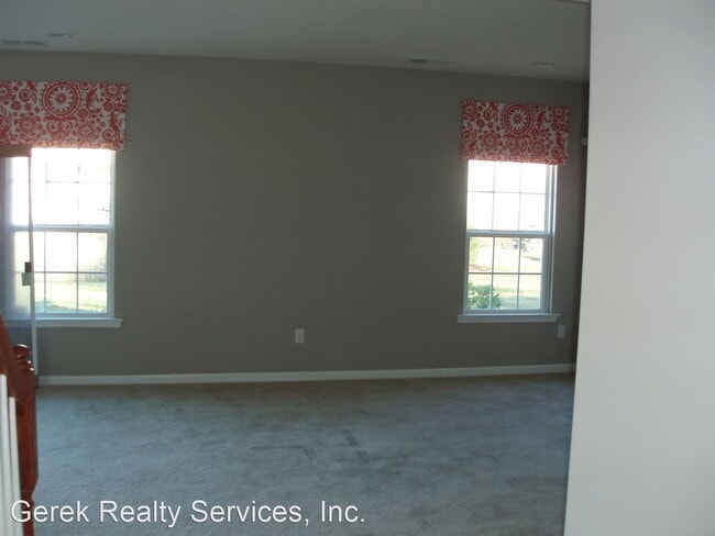 Building Photo - 3 br, 2.5 bath House - 323 Michael Selby Dr