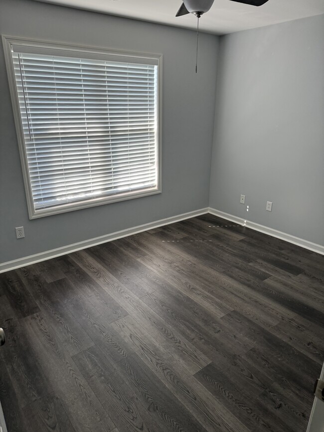 Building Photo - 216 Harlans Cir