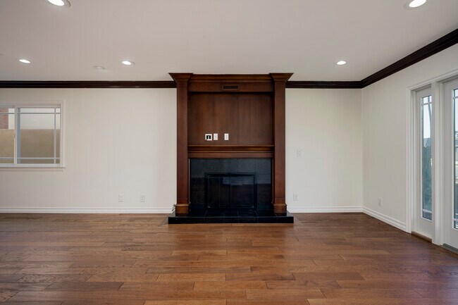 Foto del edificio - 8562 Sandy Hook Dr