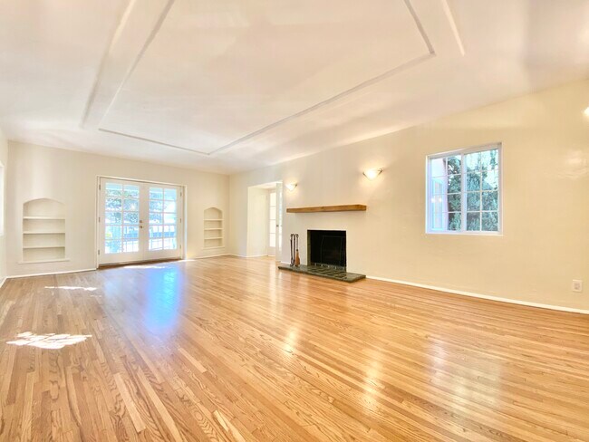 Building Photo - 326 S Spalding Dr