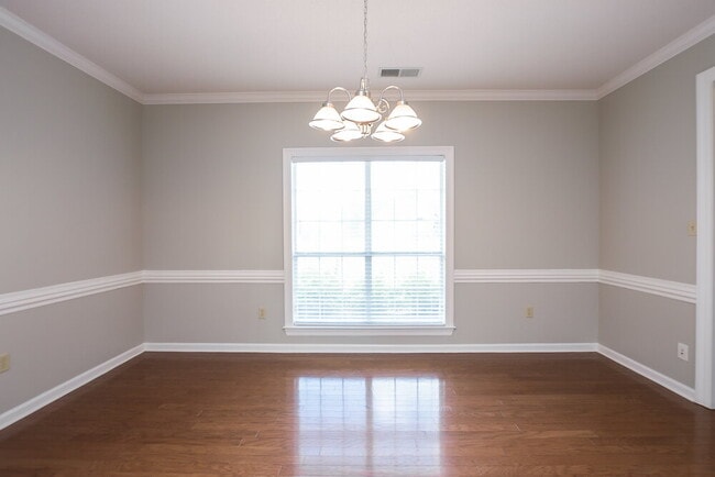 Building Photo - 13061 Sandbourne S