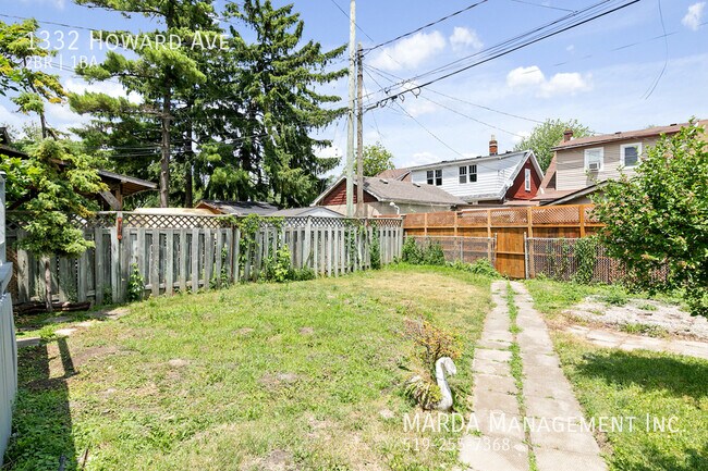 Photo du bâtiment - BEAUTIFUL 2 BED+LOFT/1 BATH HOME + UTILITIES!