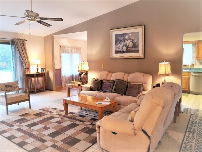 Building Photo - 416 Red Wing Ln