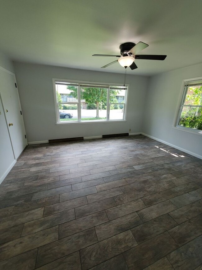 Building Photo - 2501-2505 S 44th St. - 8 Unit