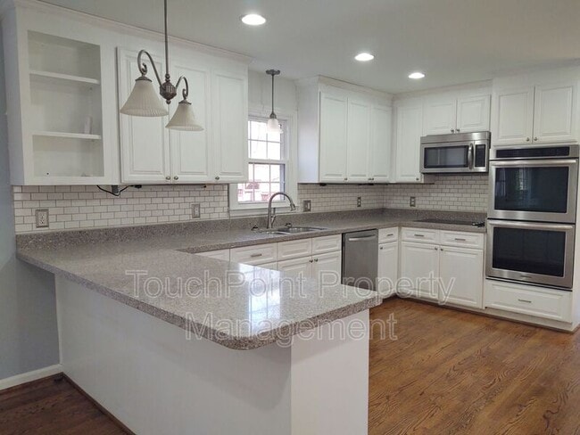 Building Photo - 224 Raintree Dr