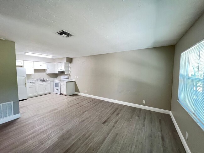 Foto del edificio - Charming Renovated 2-Bedroom Home in Ocala – Lawn Care Included!